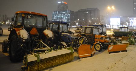 Warszawa oszczędzi 60 mln na odśnieżaniu ulic