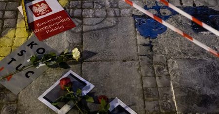 Marcin Makowski: Czekając na męczennika, czyli prof. Hartman dziękuje samobójcy