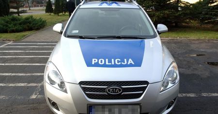 Zaparkowali na miejscu dla aut elektrycznych. Policja daje przykład