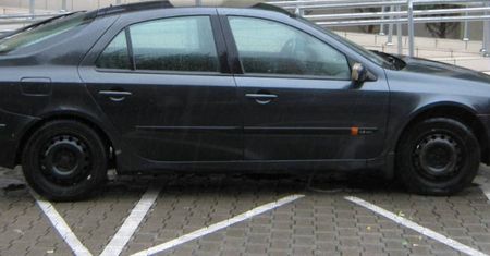 Szefowa MEN przeprosiła za parkowanie "na kopercie " w Sieradzu