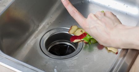Jedzenie, które koniecznie trzeba wyjąć ze zlewu
