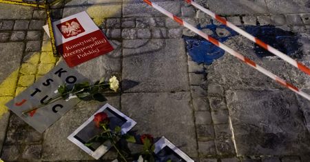 Nie żyje mężczyzna, który podpalił się w stolicy. Petru: niedługo ktoś może kogoś rzucić cegłówką albo zastrzelić