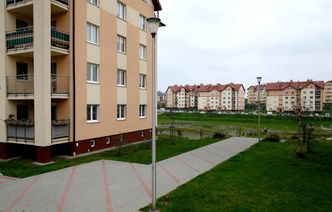 Spadki cen mieszkań coraz bardziej możliwe, a o kredyt hipoteczny trudno