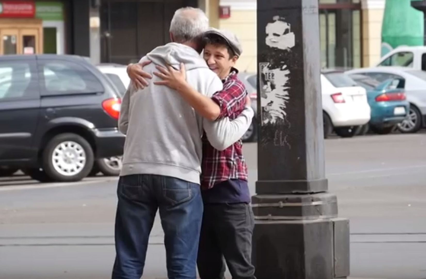 "Przytulisz Żyda?" Nietypowa akcja społeczna na ulicach Łodzi