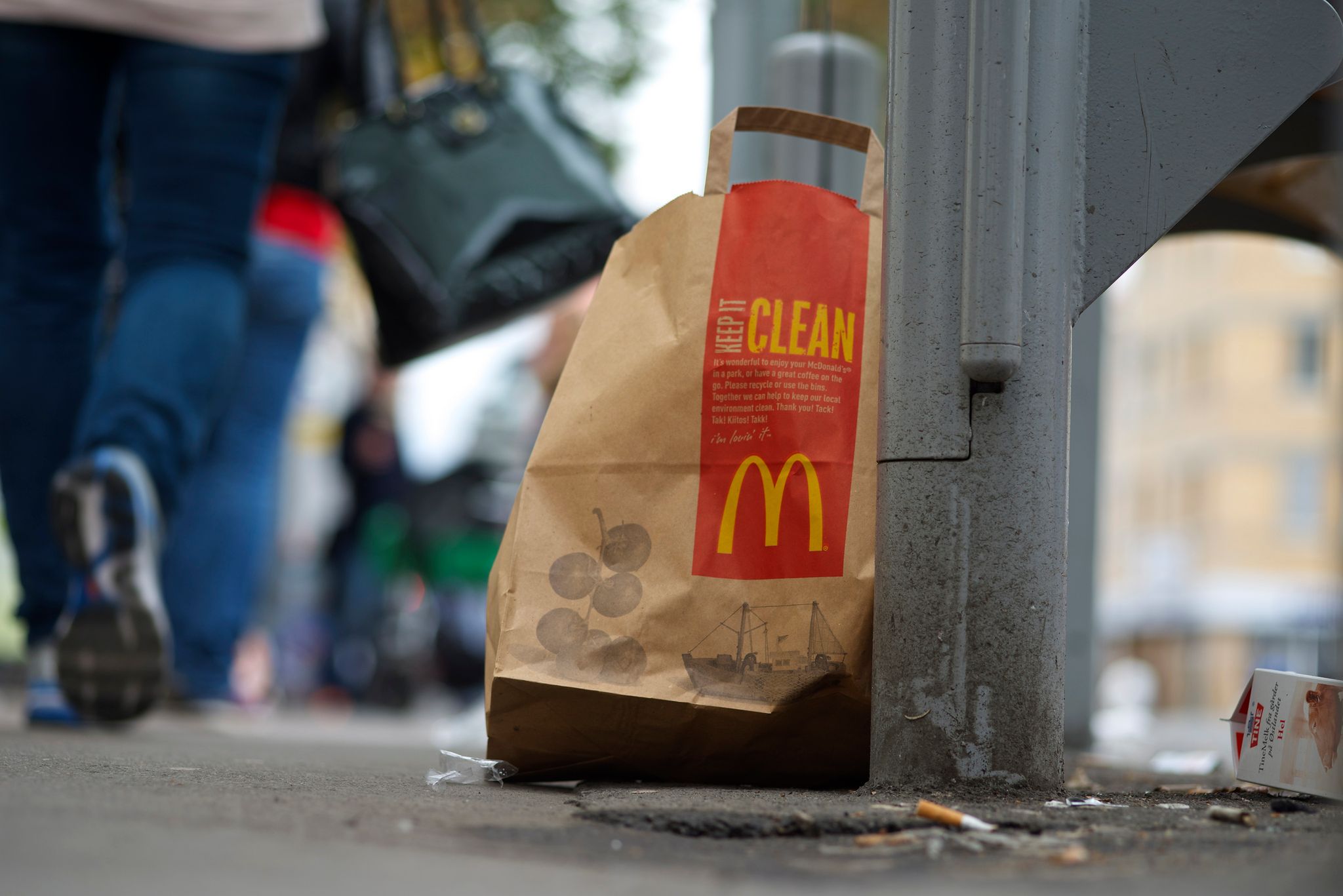 Oszukali uchodźców. Pracowali w McDonald's za darmo