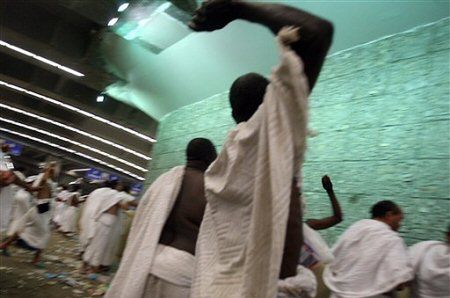 Muzułmańscy pielgrzymi odprawili rytuał kamienowania