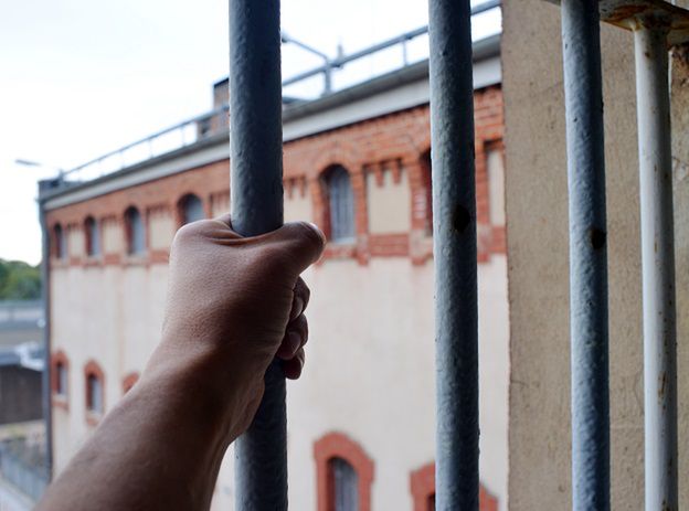 Nietypowy problem Holandii: zbyt mało więźniów. Ich liczba zmalała o 43 proc. w ciągu dekady