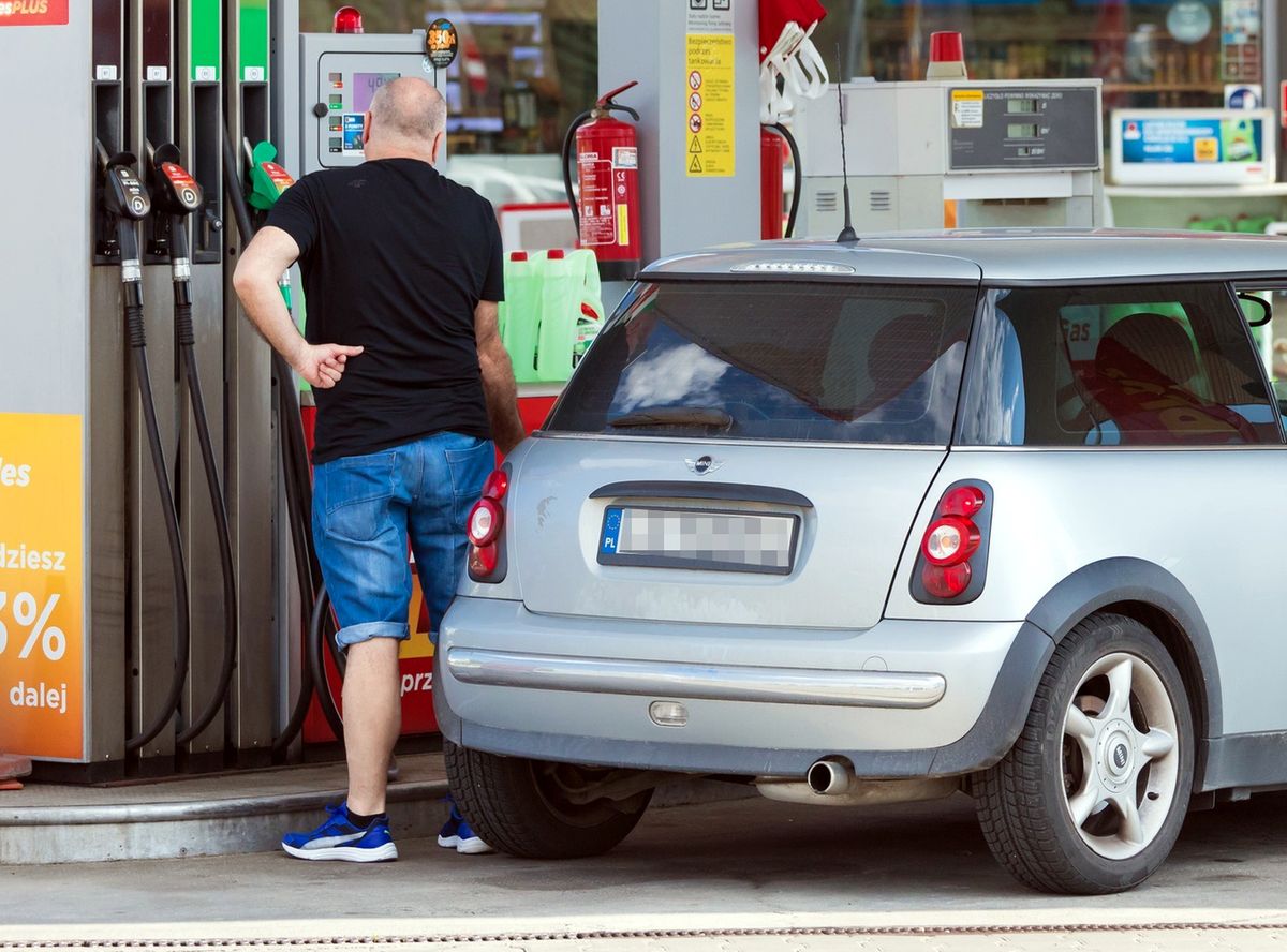 Ceny paliw. Tankowanie wciąż powyżej 5 złotych za litr