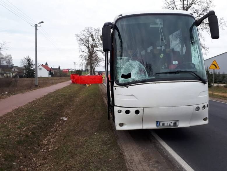 Biała Wieś. Nie żyje pieszy potrącony przez autobus