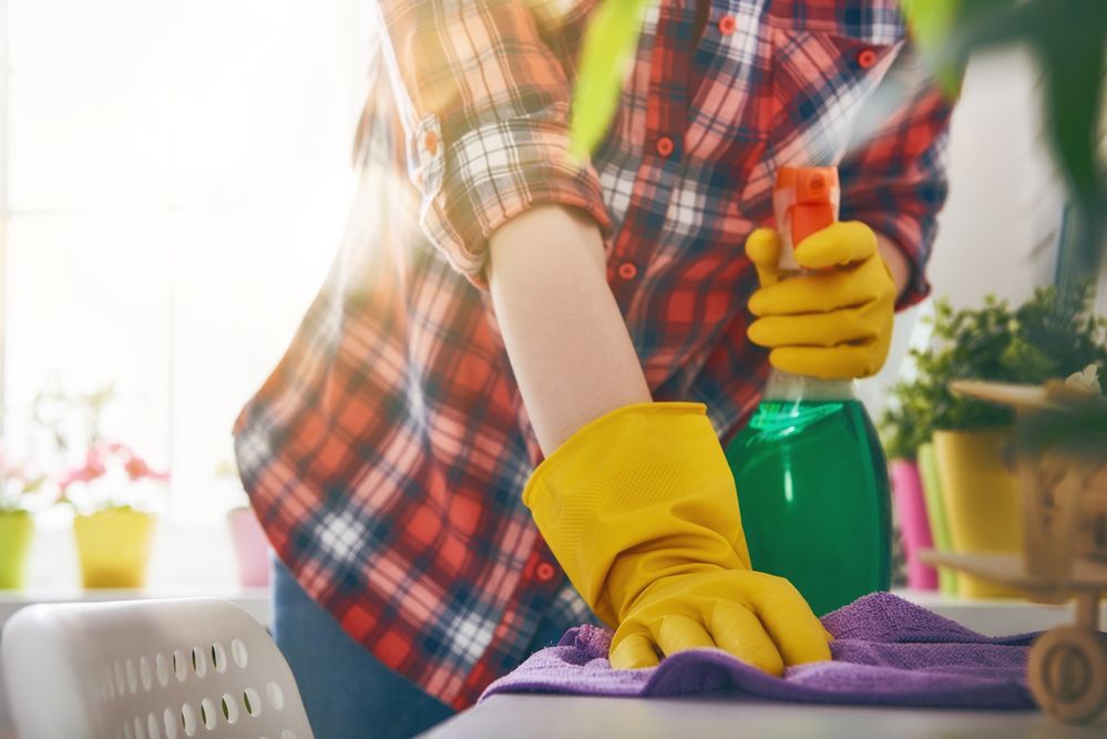 Jak sprawnie posprzątać mieszkanie na święta?