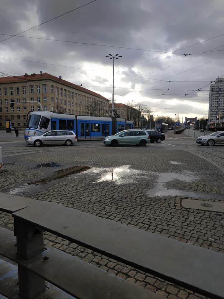 Wrocław: Wykolejenie tramwaju przy rondzie Reagana