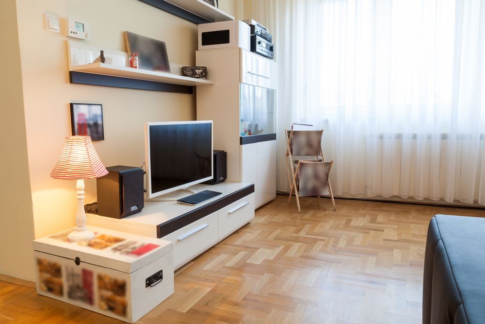 Nie jeść, nie kupować ubrań, dążyć do celu. Na 50 m2 potrzeba już 101 pensji