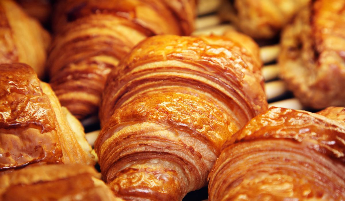 Czarna lista produktów śniadaniowych. Lepszym wyborem będzie nawet parówka