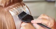 Jak zafarbować włosy? Utleniacz do włosów i jego działanie