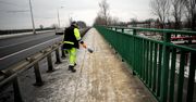 Śnieg i mróz. Trudne warunki na drogach, ostrzeżenia