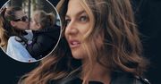Anna Lewandowska z młodszą córką na planie. Laura padła ze zmęczenia i ucięła sobie drzemkę w czułych objęciach taty
