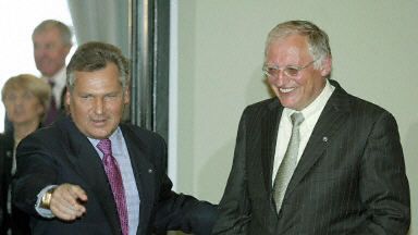 Prezydent Kwaśniewski z komisarzem Verheugenem