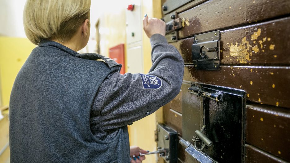 Kobiety, które dostają się do służby więziennej, chcą udowodnić, że sobie w tej formacji mundurowej poradzą.