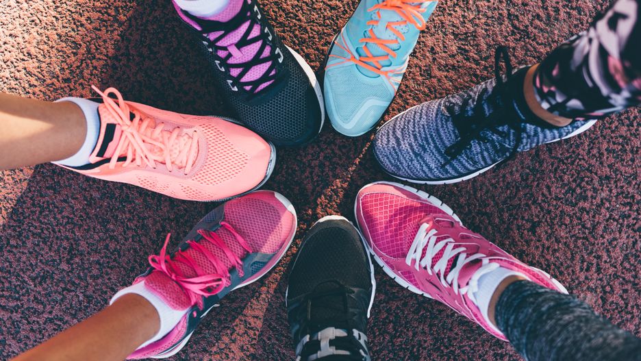 Buty do biegania powinny być dobrze dopasowane do stopy.