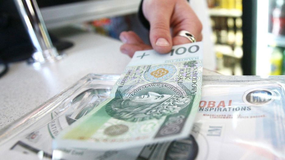 Płacić kartą czy gotówką? Ilu kupujących, tyle preferencji 