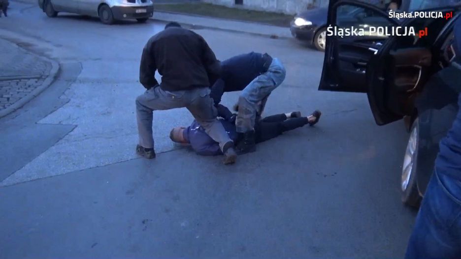 Policja zatrzymała dziewięć osób w sprawie handlu narkotykami