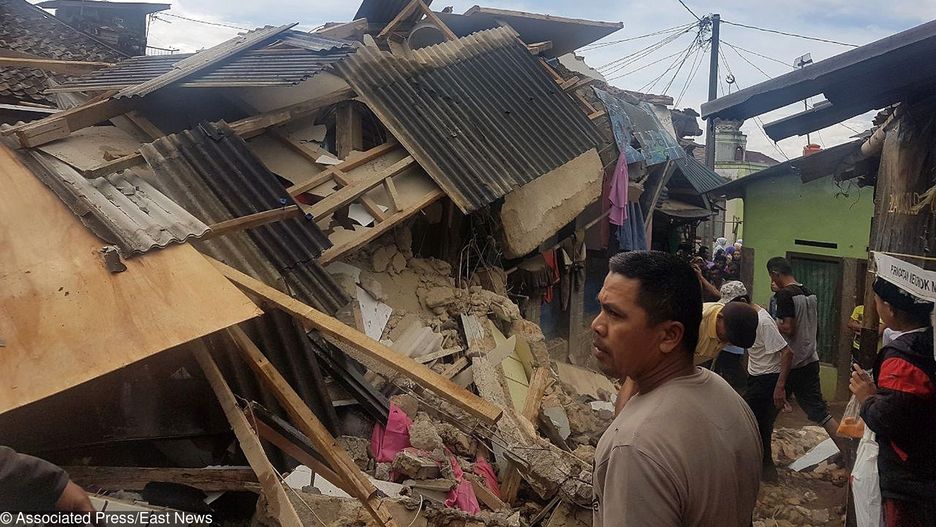 Trzęsienie ziemi na Jawie zniszczyło ponad 300 budynków