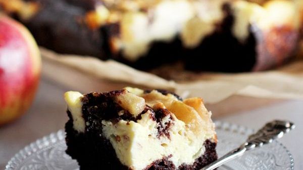 Sernikobrownie z karmelizowanymi jabłkami