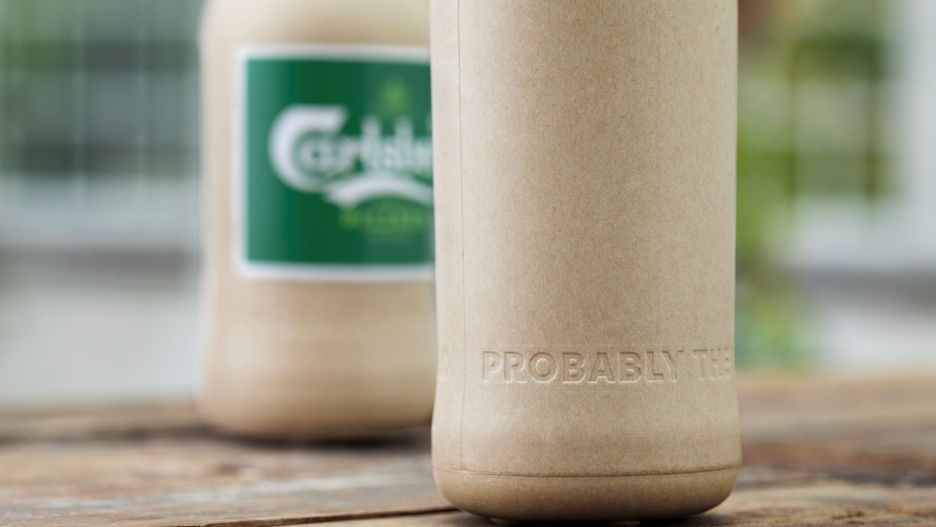 Tak prezentuje się ekobutelka Carlsberga.