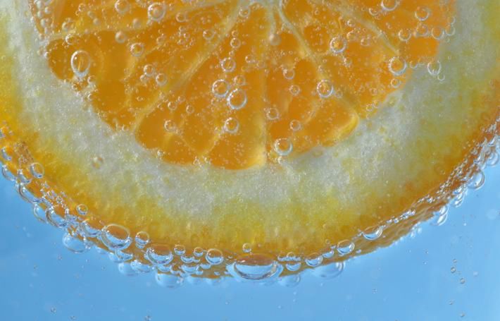 Plasterek pomarańczy w lemoniadzie 
