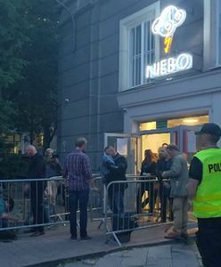 Allah-Las gra w Warszawie. Przed klubem policja, wzmożone kontrole i.... pustki
