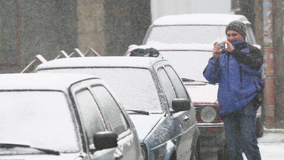 Śnieg - warszawiacy mocno zaskoczeni.