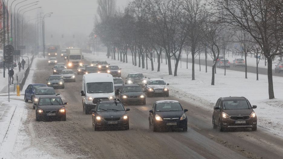 Śnieżna zima to trudny czas dla kierowców