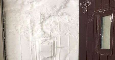 Rano otworzyli drzwi i nie mogli wyjść. Wpadli na ścianę śniegu