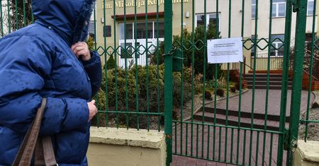 Koronawirus w Polsce. Sondaż IBRIS dla WP: Polacy chwalą decyzję o zamknięciu szkół