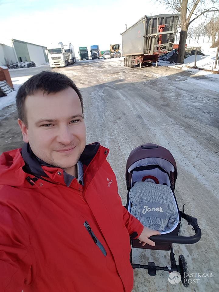 Grzesiek z Rolnik szuka żony na spacerze z synkiem