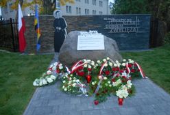 Pan Marcin miał na działce 4-tonowy głaz. Pewnego dnia kamień zniknął, ale odnalazł się jako pomnik