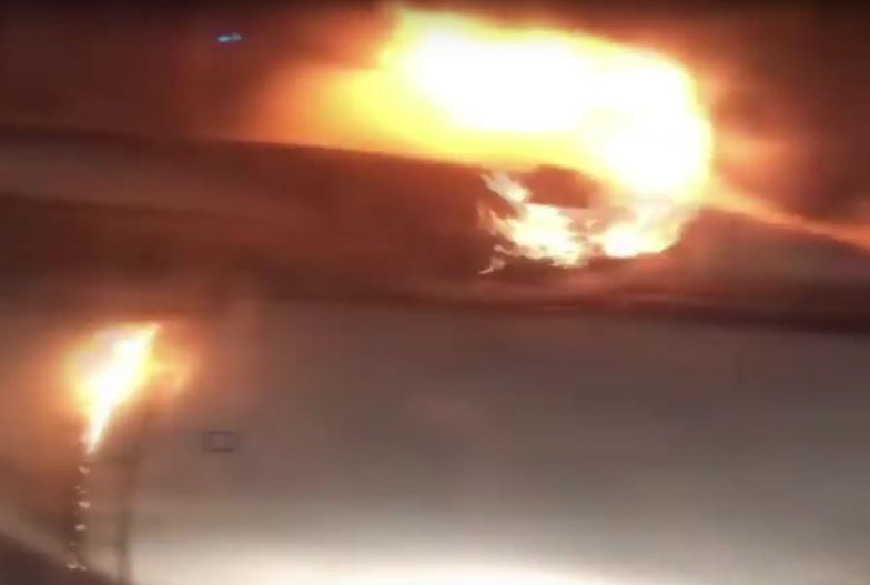 Pasażer sfilmował płonący silnik podczas awaryjnego lądowania w Rosji