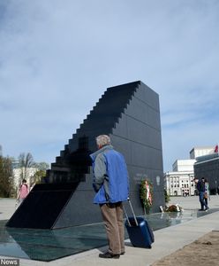 Zaproszenie na nietypowe wydarzenie na Facebooku: "Wyścig na szczyt Pomnika Smoleńskiego"