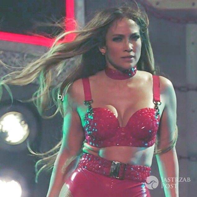 Jennifer Lopez rozebrała się do stanika na swoim show
