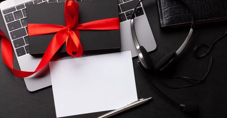 Prezent z okazji jubileuszu firmy – 10 gadżetów, z których ucieszy się każdy pracownik