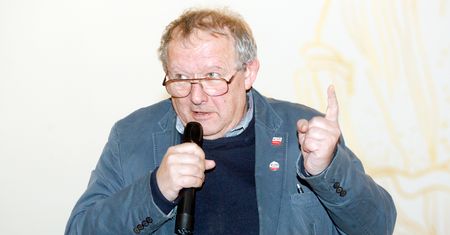Adam Michnik: Strasznie cuchnie. Nie dajmy się zadusić