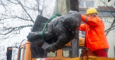Gdańsk. Pomnik ks. Jankowskiego znów stoi
