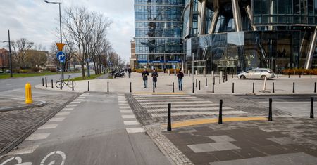 Już jest! Chodnik „zjadający” smog