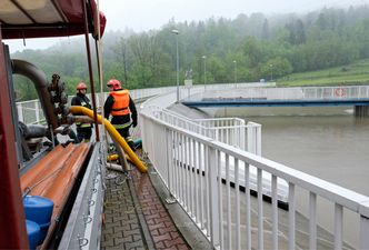 Zbiornik w Wilkowicach prawie pękł przez nawałnice. Konieczna rozbiórka