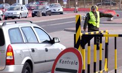 Cedynia. Potrącił policjanta. Trwa obława na złodziei