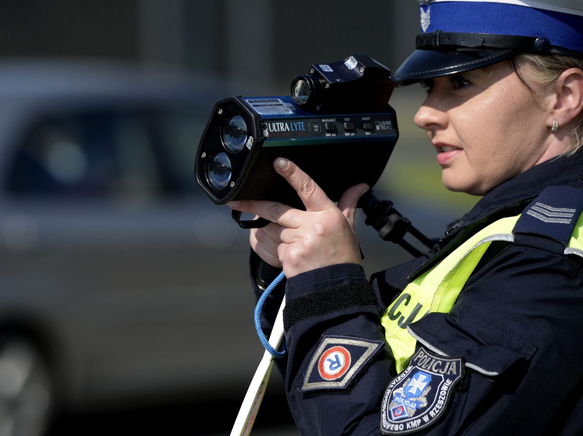 Tym drogówka kontroluje kierowców. "Nikt nie przeczytał książki, jak te radary działają"