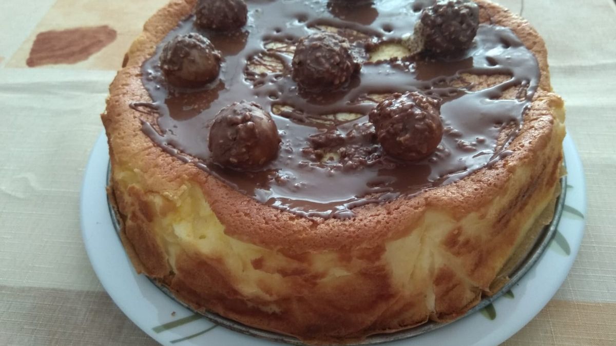Sernik bez sera to idealne ciasto na Wielkanoc.