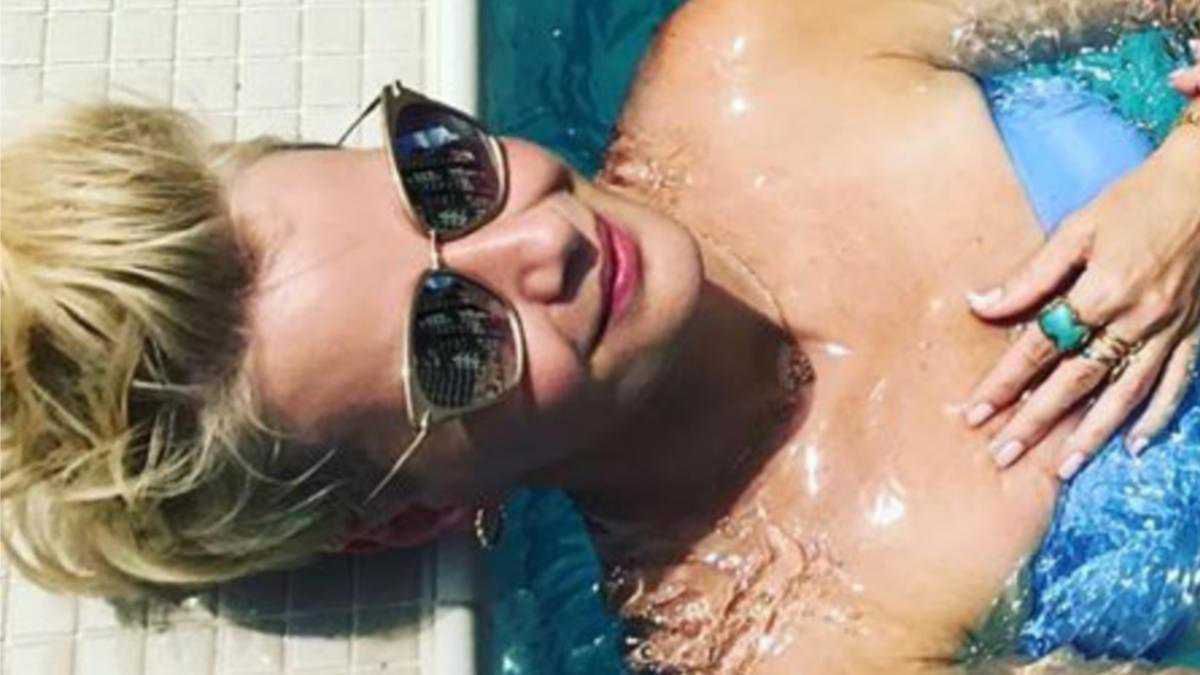 Małgorzata Kożuchowska chłodzi swoje boskie ciało w basenie! Widok gwiazdy w seksownym bikini to prawdziwy rarytas!