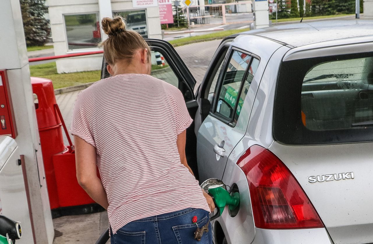 Przyjeżdża kobieta do warsztatu samochodowego. "Zapłaciłam 500 zł za coś, co powinno kosztować najwyżej 100 zł"