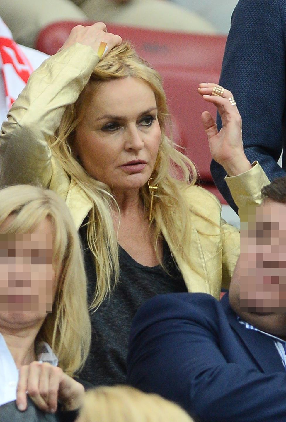 Monika Olejnik cała w złocie na meczu Polska-Rumunia. Elegancko!